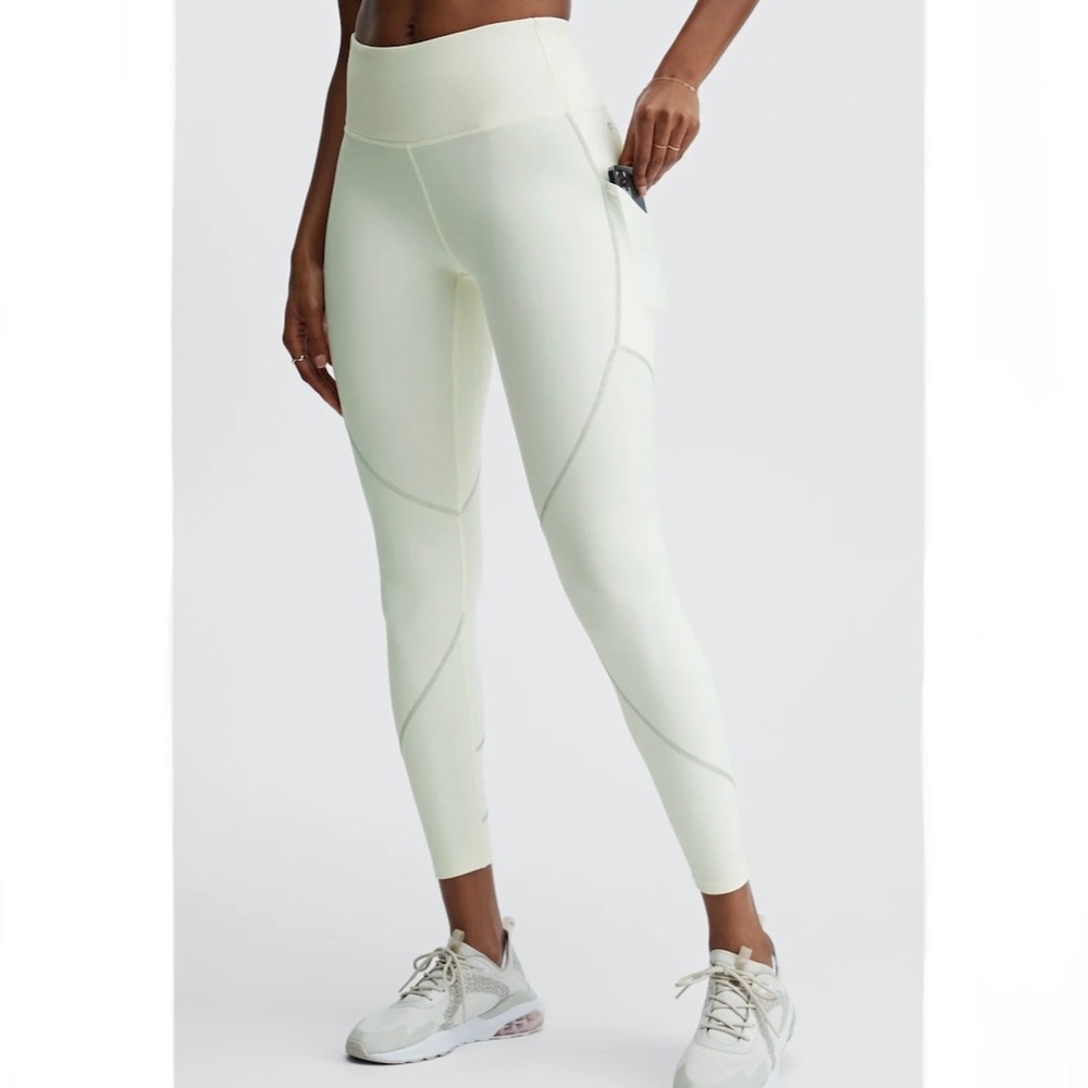 Fabletics High Waisted Cold Weather Reflective Pocket Legging